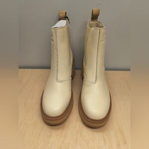 Sorel Hi-Line Chelsea Boots Size 7